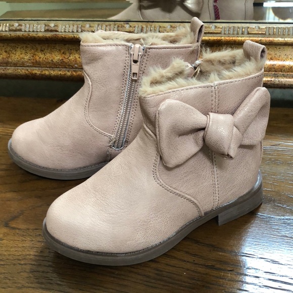 New toddler girls shimmer boots w/side bows.  Size 8. Beige with a hint of pink. - Picture 1 of 13